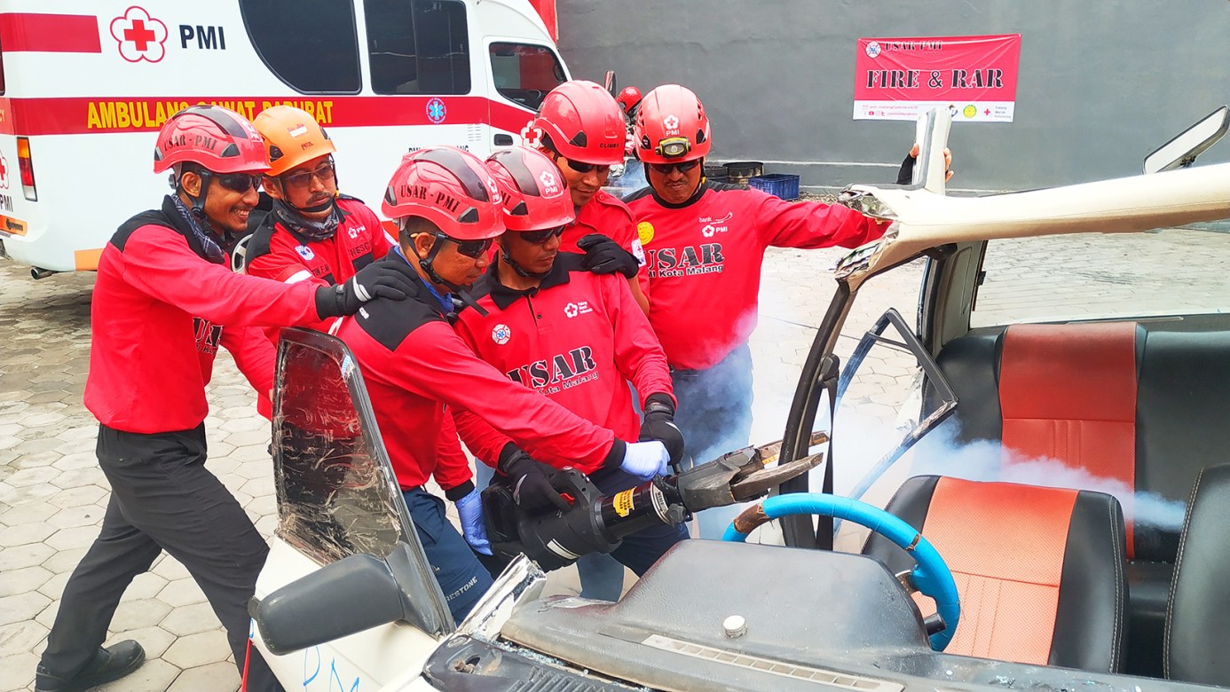 first aid accident kecelakaan diklat PMI PMR KSR relawan aceh korps Red Cross Indonesia website