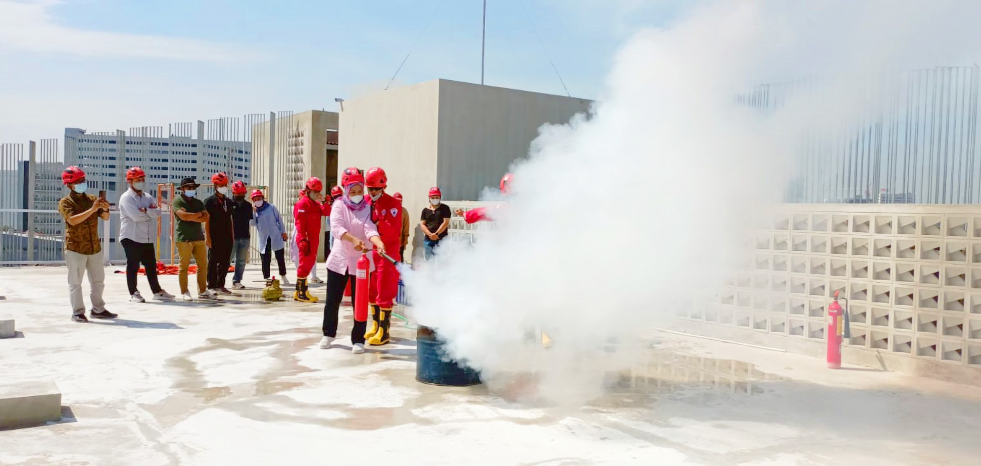 first aid fire training pelatihan kebakaran diklat PMI PMR KSR relawan aceh korps Red Cross Indonesia website